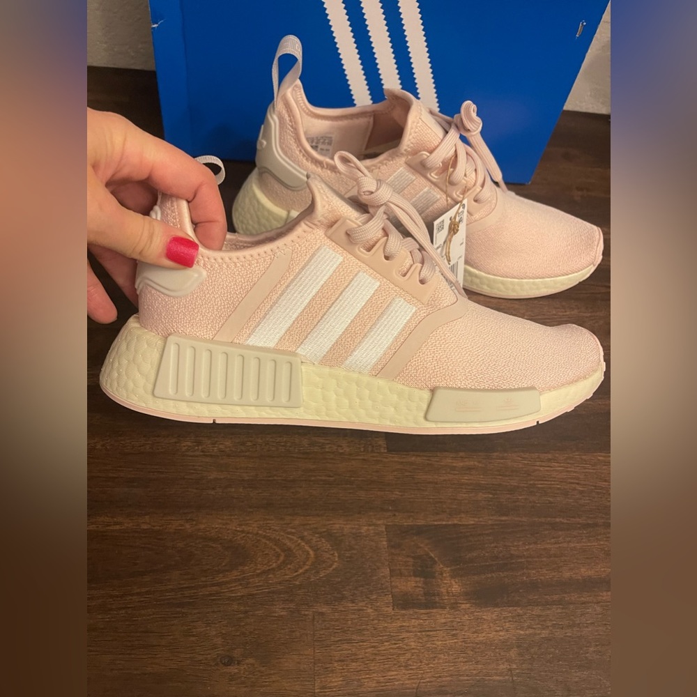 New size‎ 8.5 Adidas NMD_R1 W pink running shoes. IG8337 - Picture 2 of 9